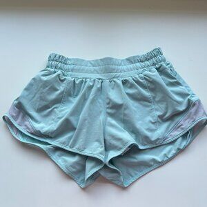 Lululemon Chill Cyan Hotty Hot Low-Rise Shorts 2.5" Size 4